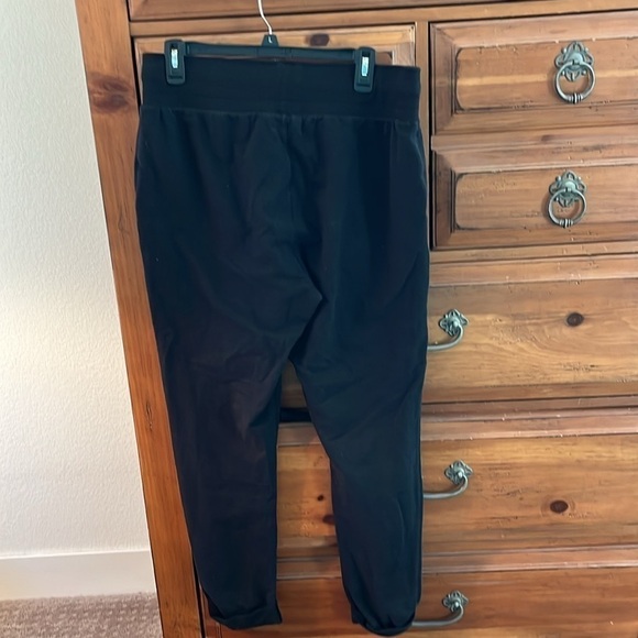 NWOT 2(X)IST Women’s Black Joggers, Size Large! - Picture 3 of 10